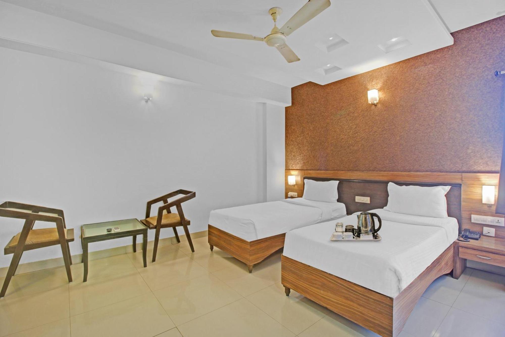 Townhouse Hotel Nera Regency Near Image Hospital Kondapur  Exterior photo