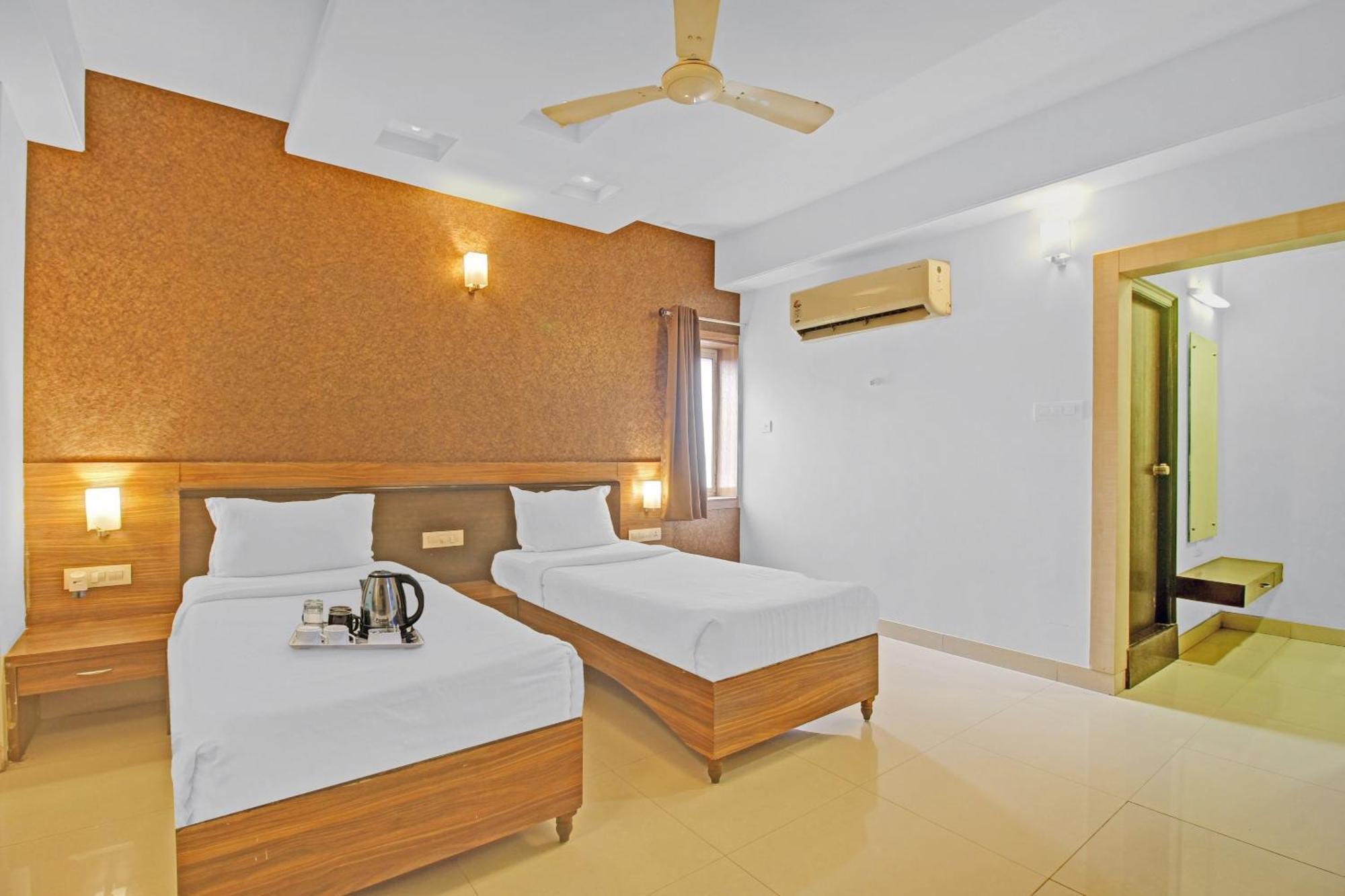 Townhouse Hotel Nera Regency Near Image Hospital Kondapur  Exterior photo