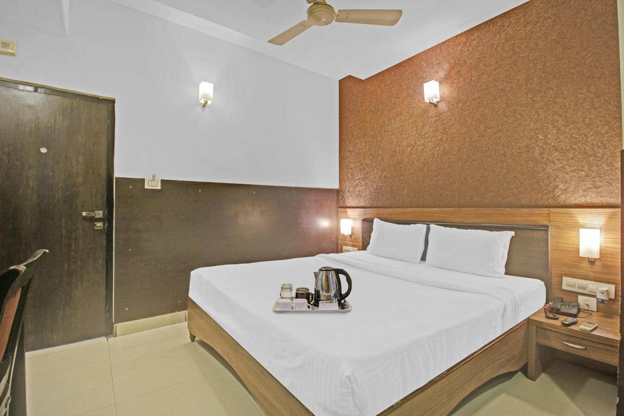 Townhouse Hotel Nera Regency Near Image Hospital Kondapur  Exterior photo