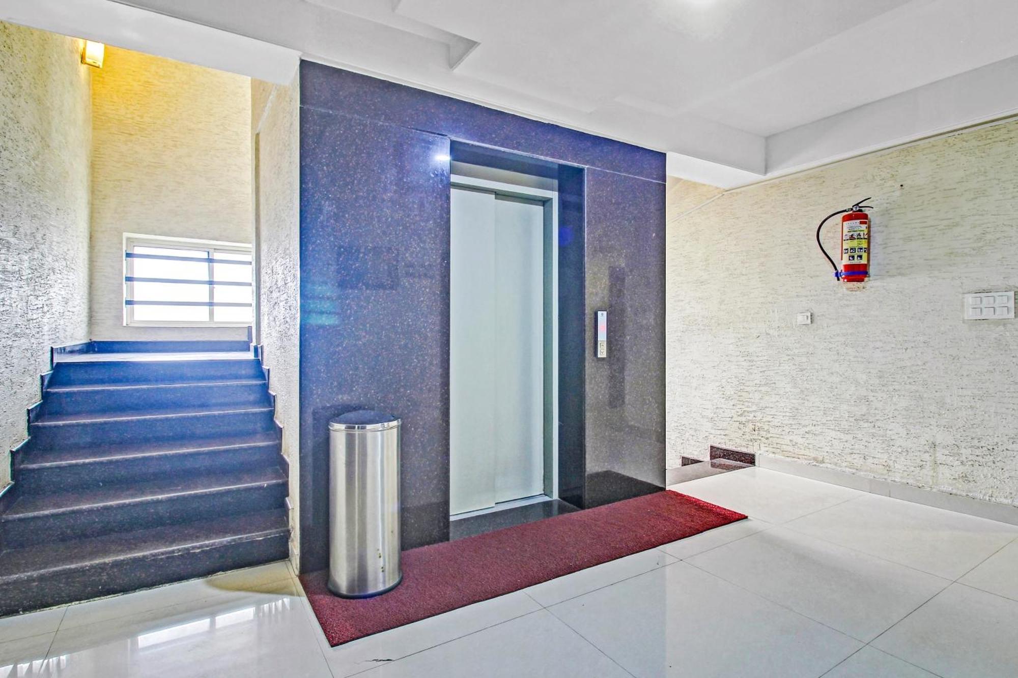 Townhouse Hotel Nera Regency Near Image Hospital Kondapur  Exterior photo